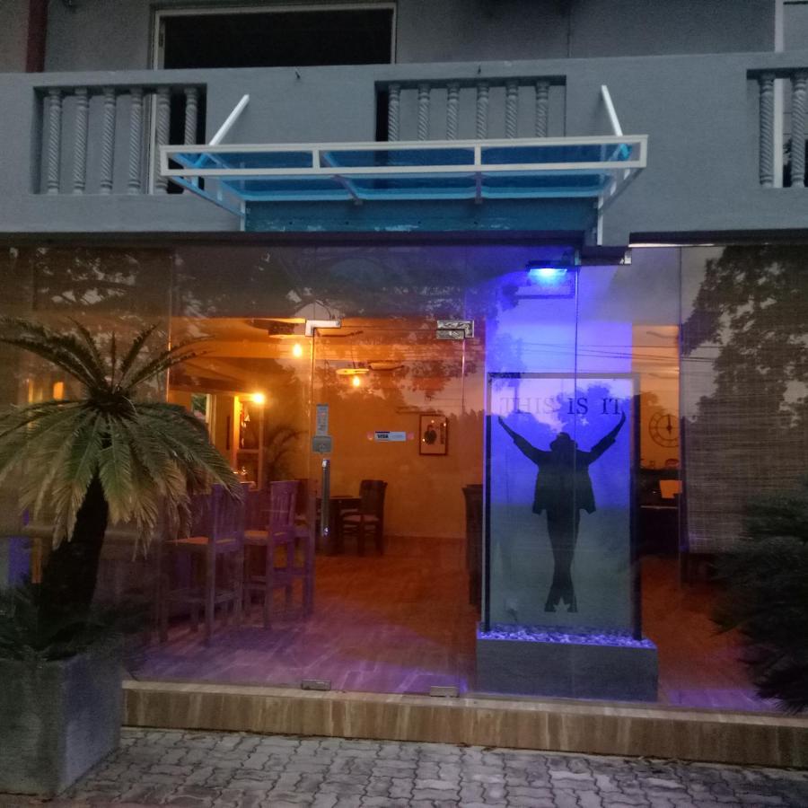 This Is It Airport Hotel And Restaurant Negombo Exterior photo
